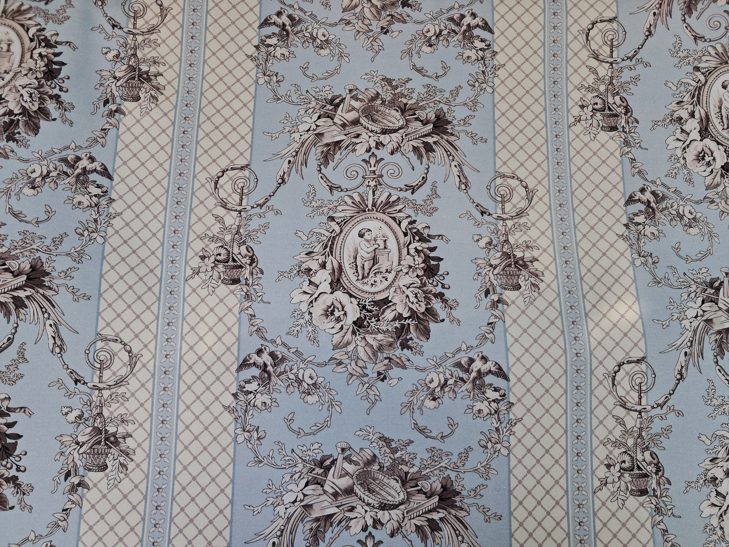 Tessuto Toile de joie con medaglione